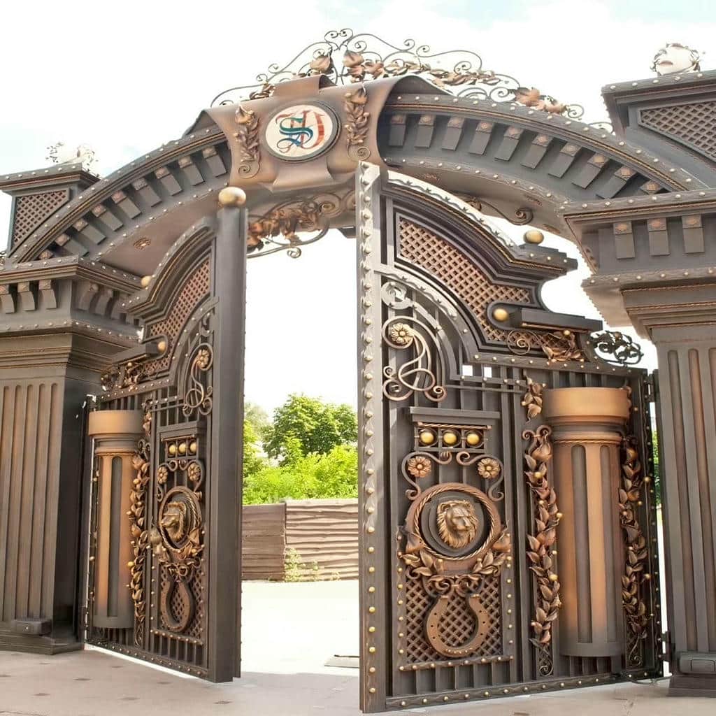 درب پارکینگ فلزی پروژه نوساز با طراحی مدرن