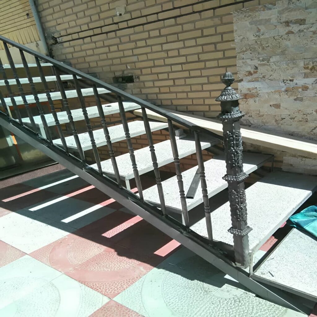 نرده پله کلاسیک نمای داخلی لوکس
