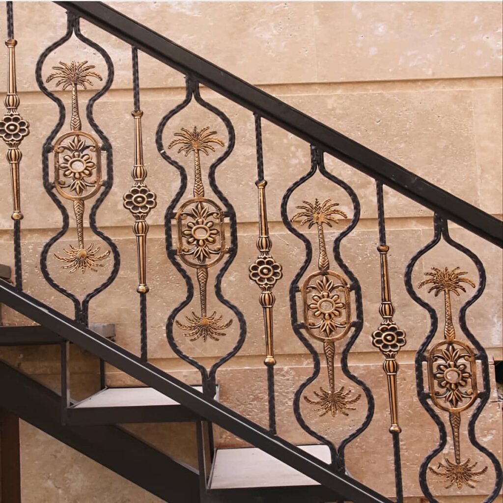 نرده فرفورژه راه پله رنگ شده نرده فرفورژه راه پله رنگ شده