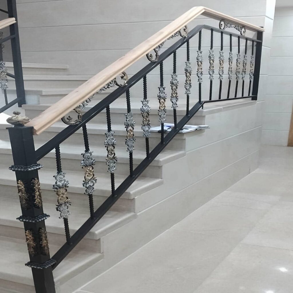 نرده فرفورژه راه پله طرح منحنی