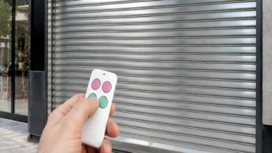 کرکره اتوماتیک ریموت دار برای ورودی ویلای مدرن