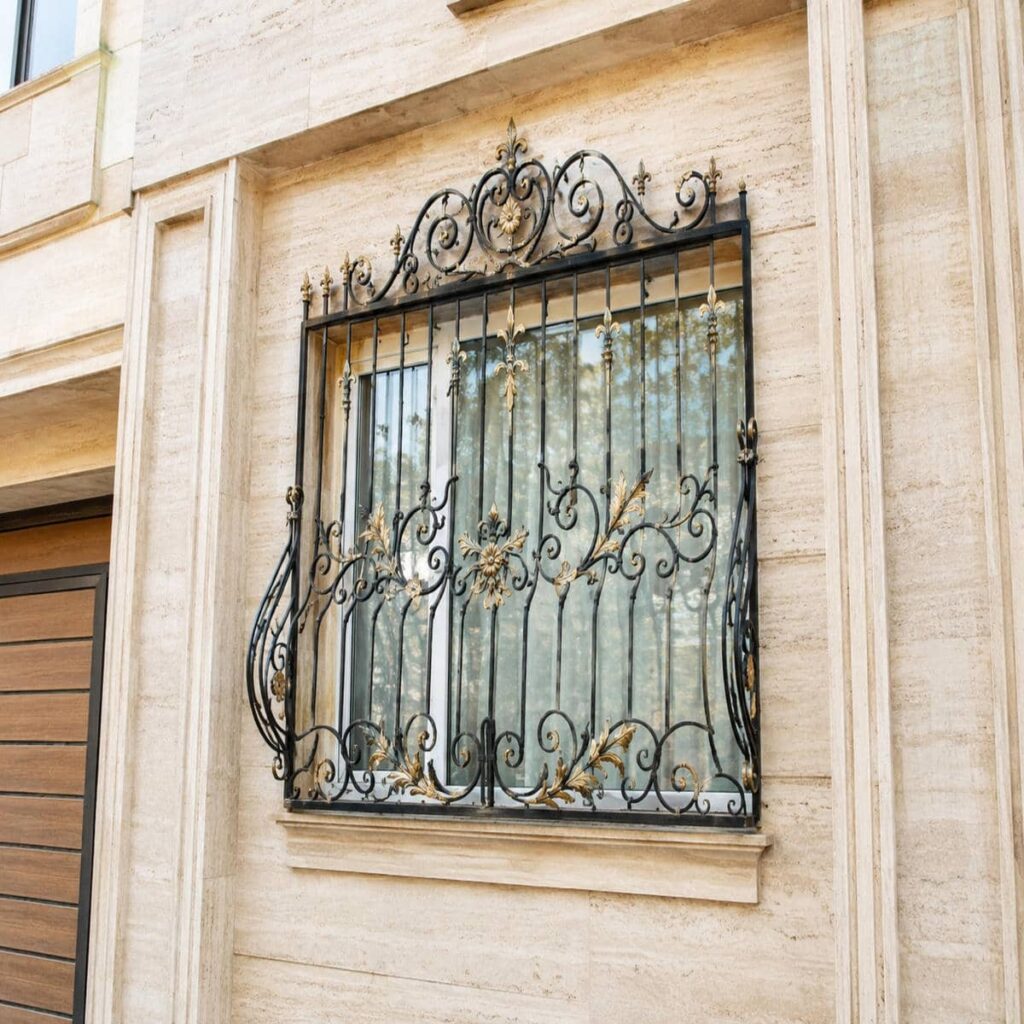 حفاظ پنجره فرفورژه با طرح ظریف