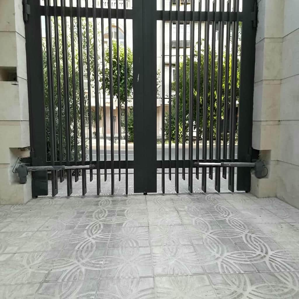 جک درب پارکینگ بازویی نصب شده در استان همدان