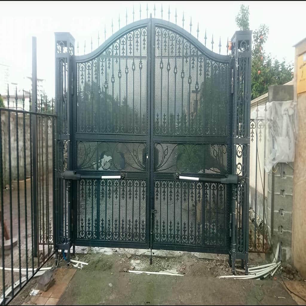 جک پارکینگی فلزی کنار ورودی مدرن استان چهارمحال و بختیاری