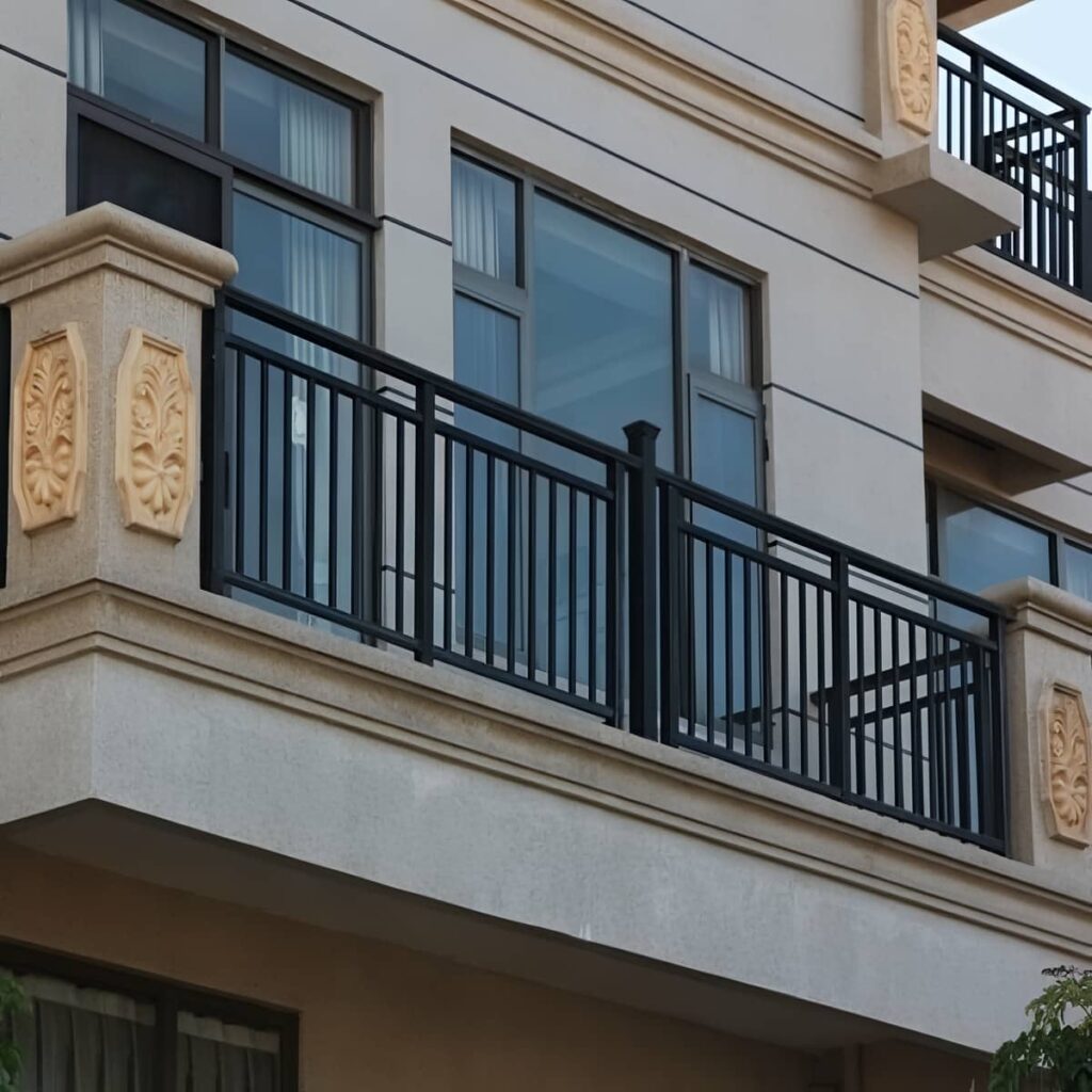 حفاظ تراس سفید مدرن در ساری