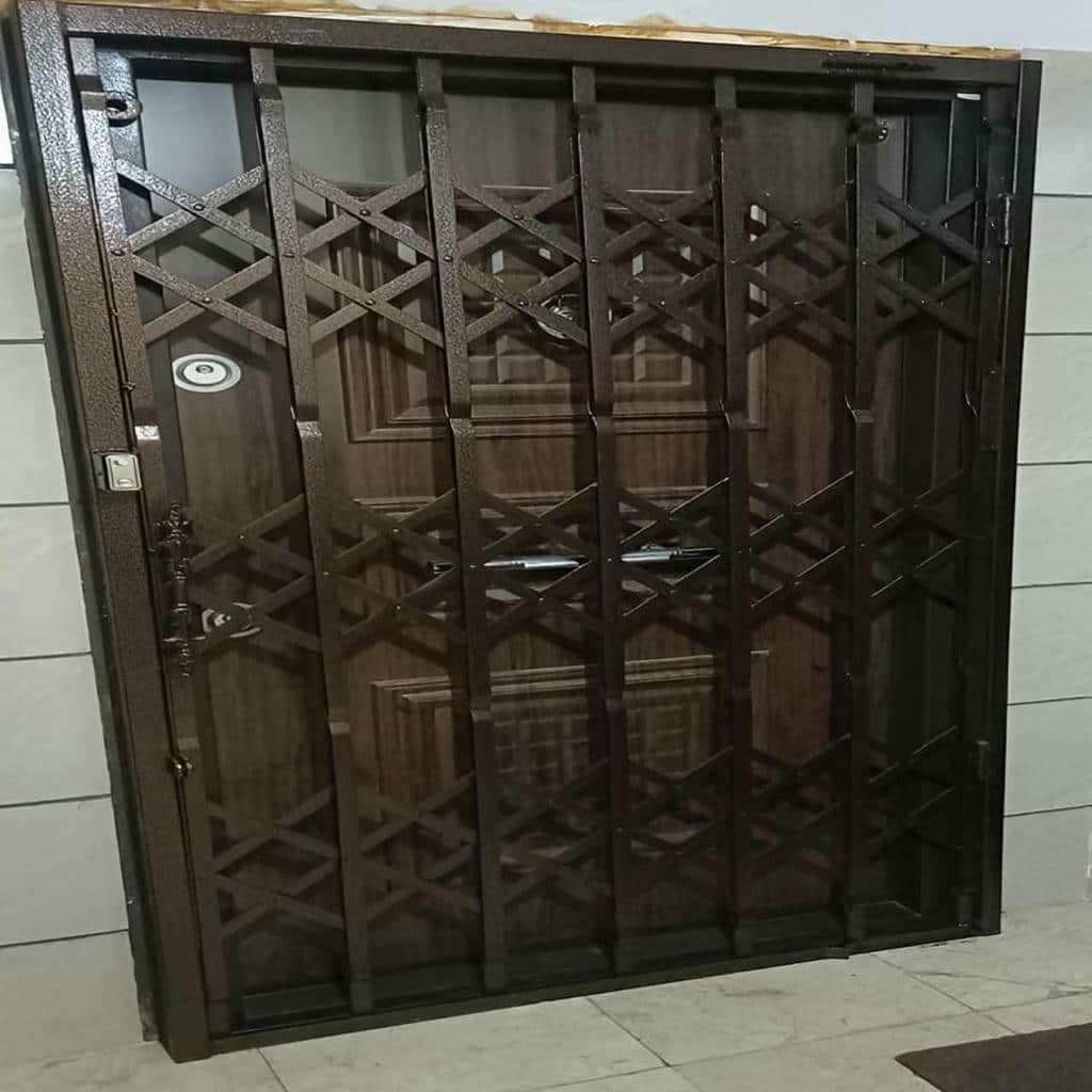 حفاظ درب آکاردئونی با ریل مقاوم کرمانشاه