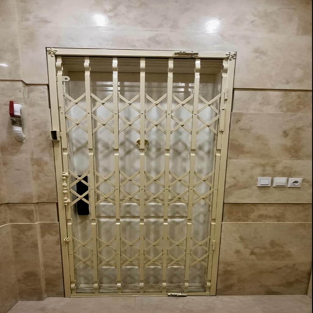 حفاظ درب آکاردئونی با پروفیل فلزی مقاوم