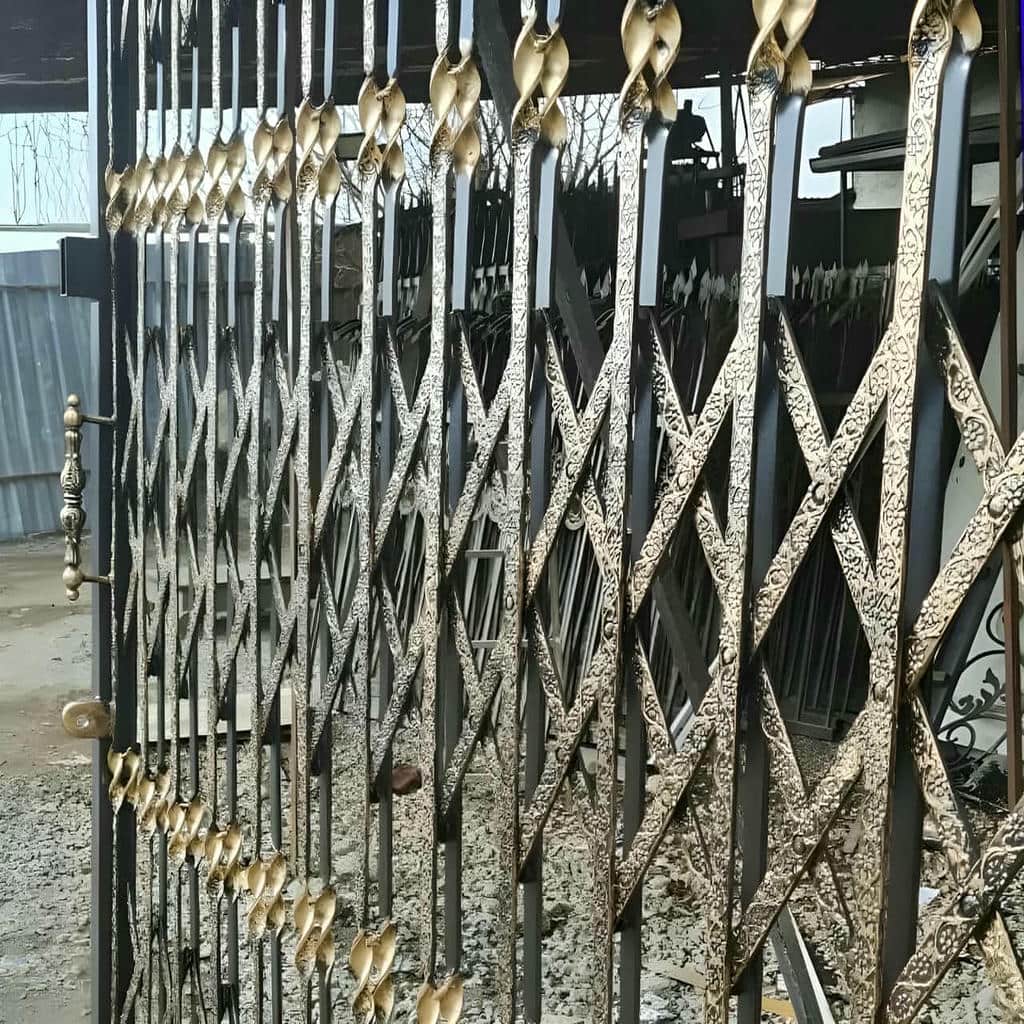 حفاظ درب آکاردئونی زنجان