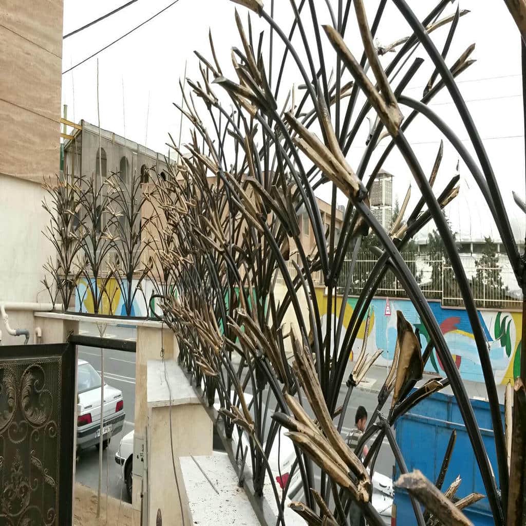 حفاظ دیوار سفارشی در همدان با شاخه های متراکم حفاظ دیوار سفارشی در همدان با شاخه های متراکم
