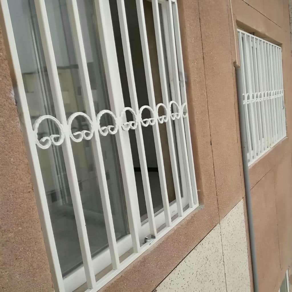 حفاظ فلزی پنجره با طراحی مدرن