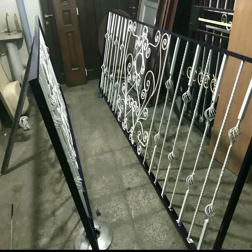 حفاظ پنجره با قاب ساده و پوشش یکدست