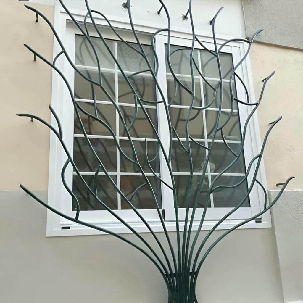 حفاظ پنجره نصب شده روی خانه استان کردستان
