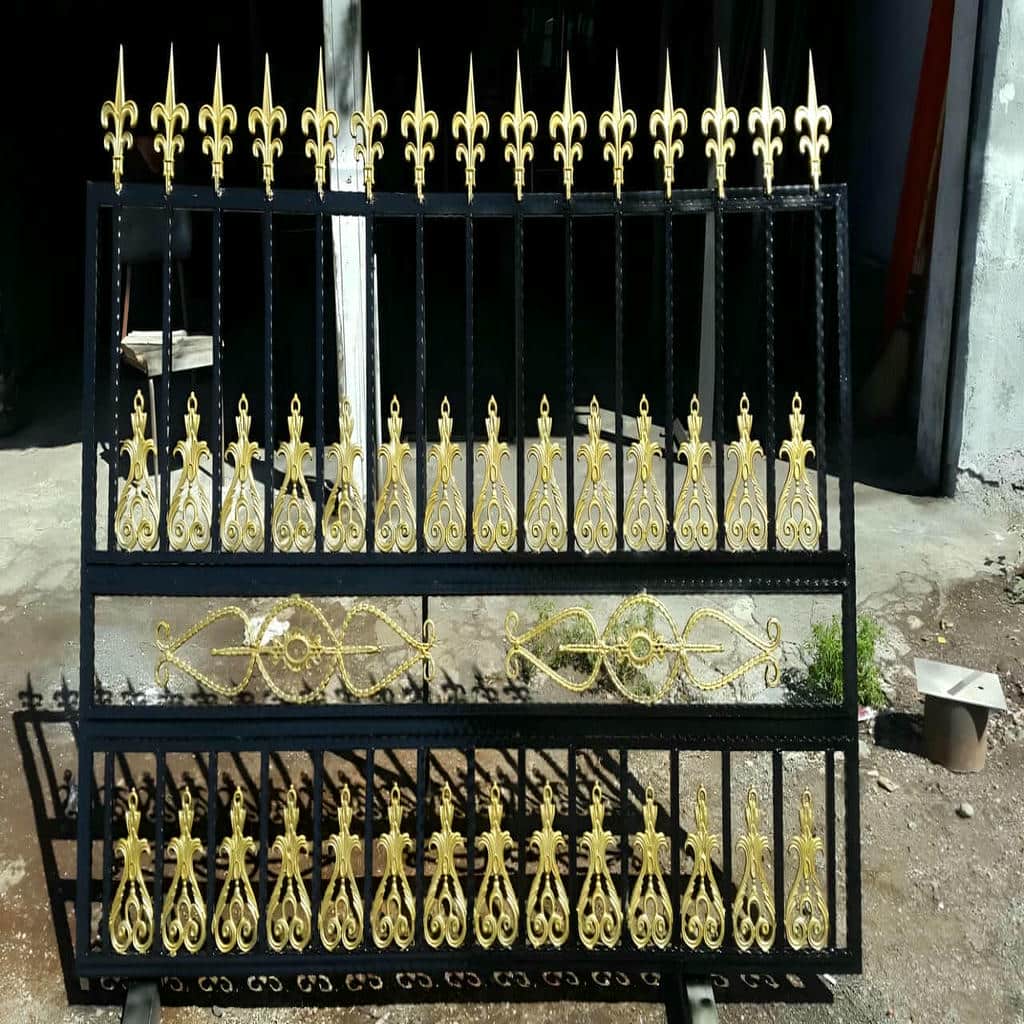 حفاظ پنجره نصب شده روی نمای باران گیر حفاظ پنجره نصب شده روی نمای باران گیر