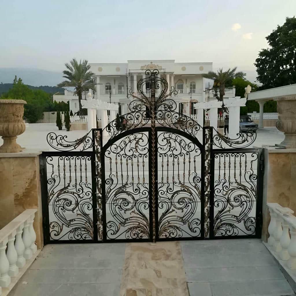 درب حیاط با لنگه متعادل فلزی