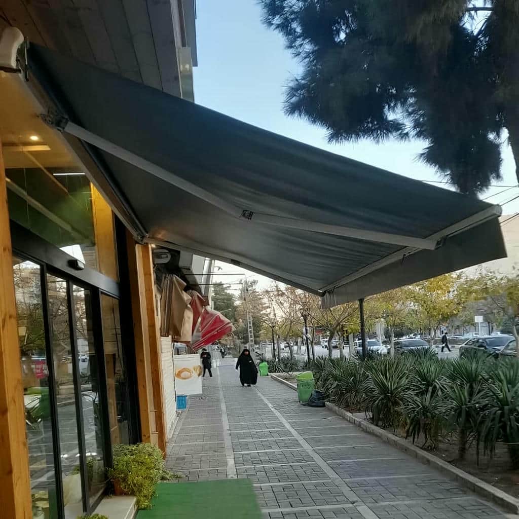 سایبان برقی با پوشش روشن در ایلام