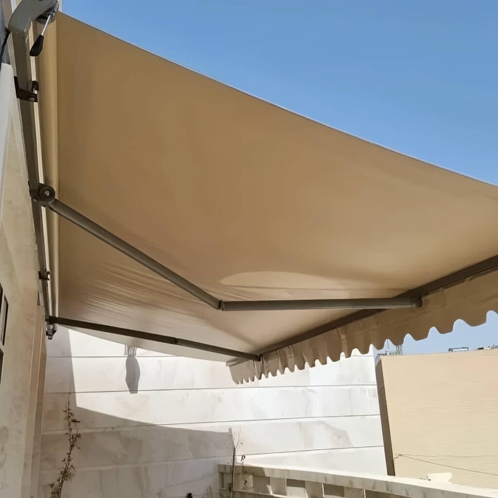 سایبان برقی با پوشش پارچه ای روشن