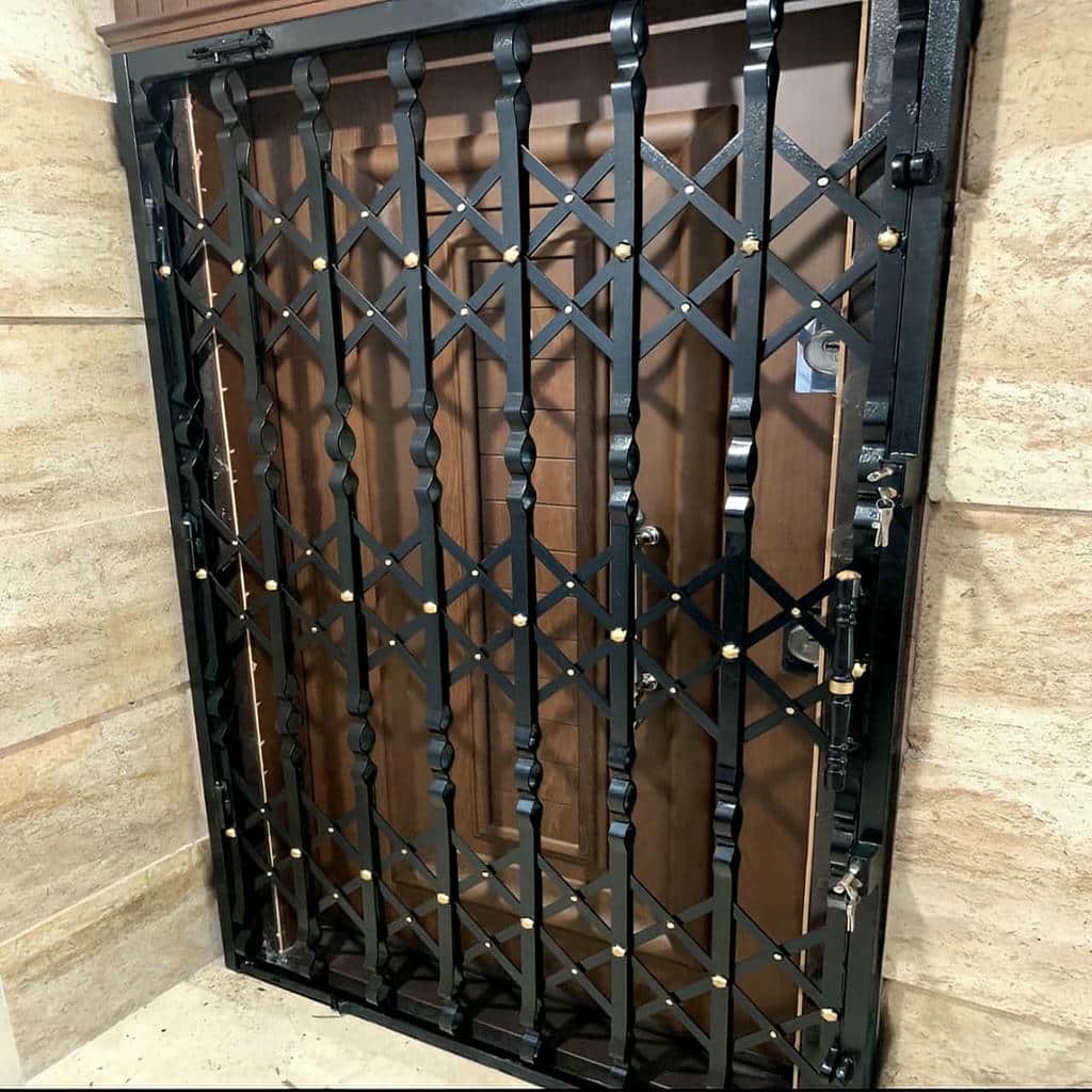 محافظ درب آپارتمان با قفل داخلی سنندج