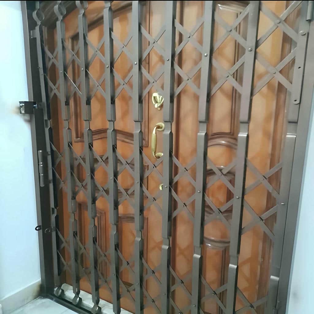 محافظ درب فلزی با قفل داخلی یاسوج محافظ درب فلزی با قفل داخلی یاسوج