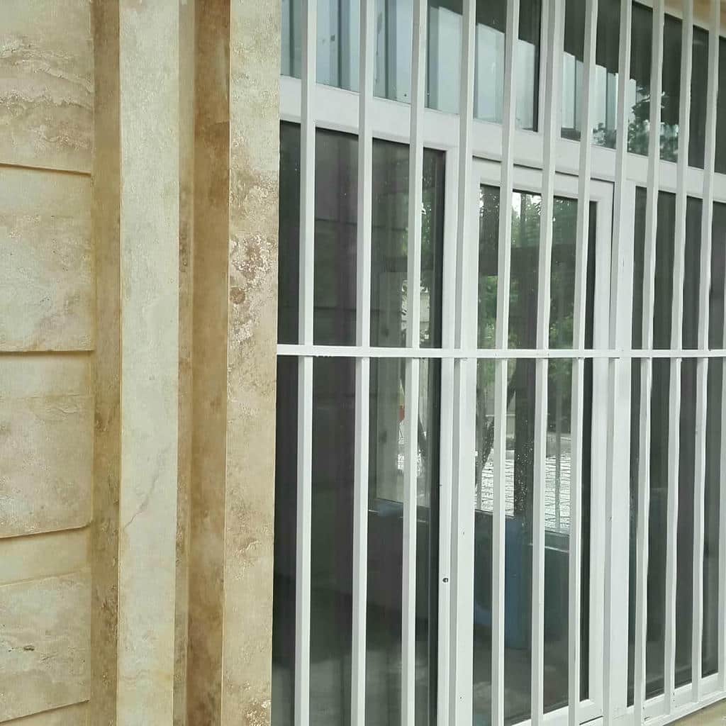 محافظ پنجره آهنی با پوشش یکدست