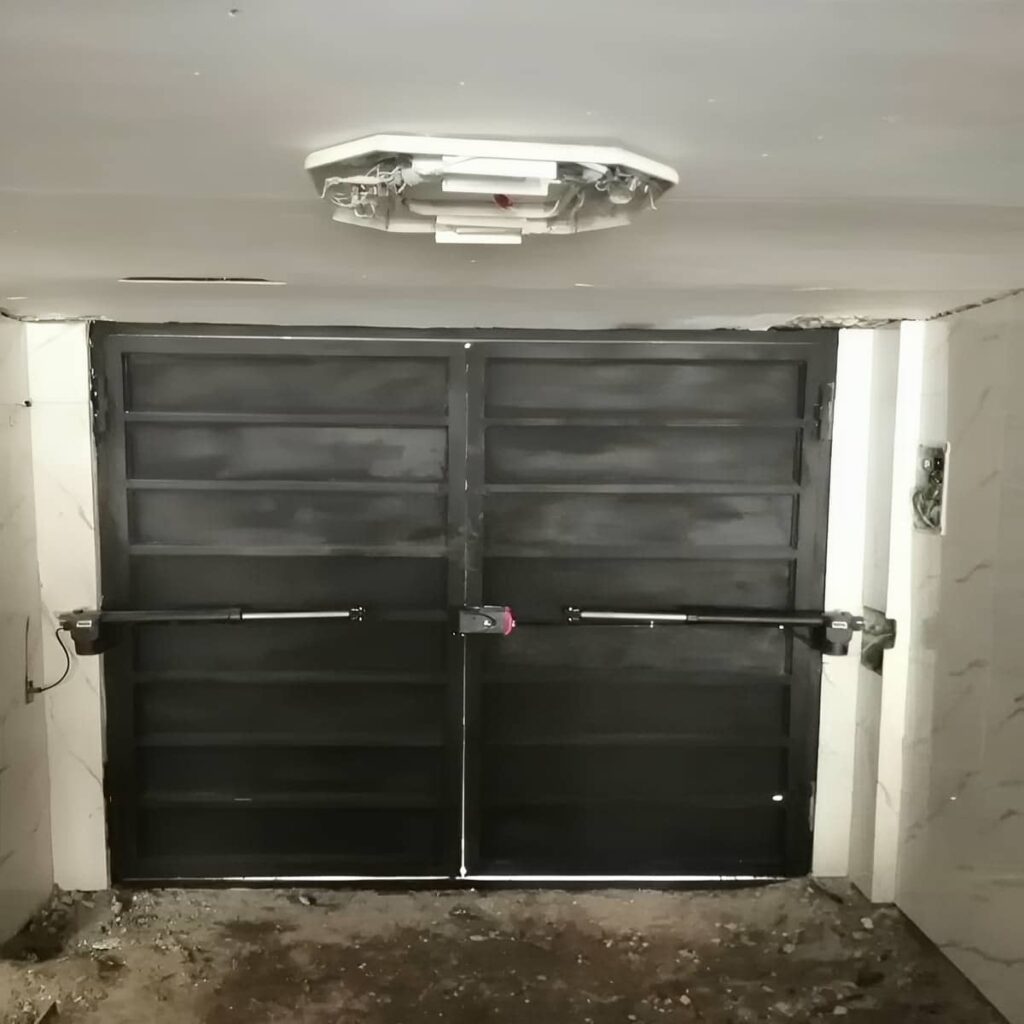 موتور درب پارکینگ کنار ورودی دو لنگه موتور درب پارکینگ کنار ورودی دو لنگه