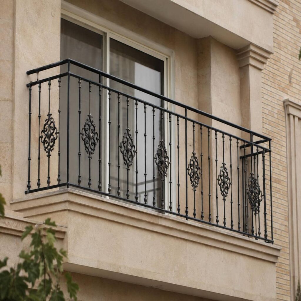 نرده بالکن سفارشی با قاب ساده فلزی