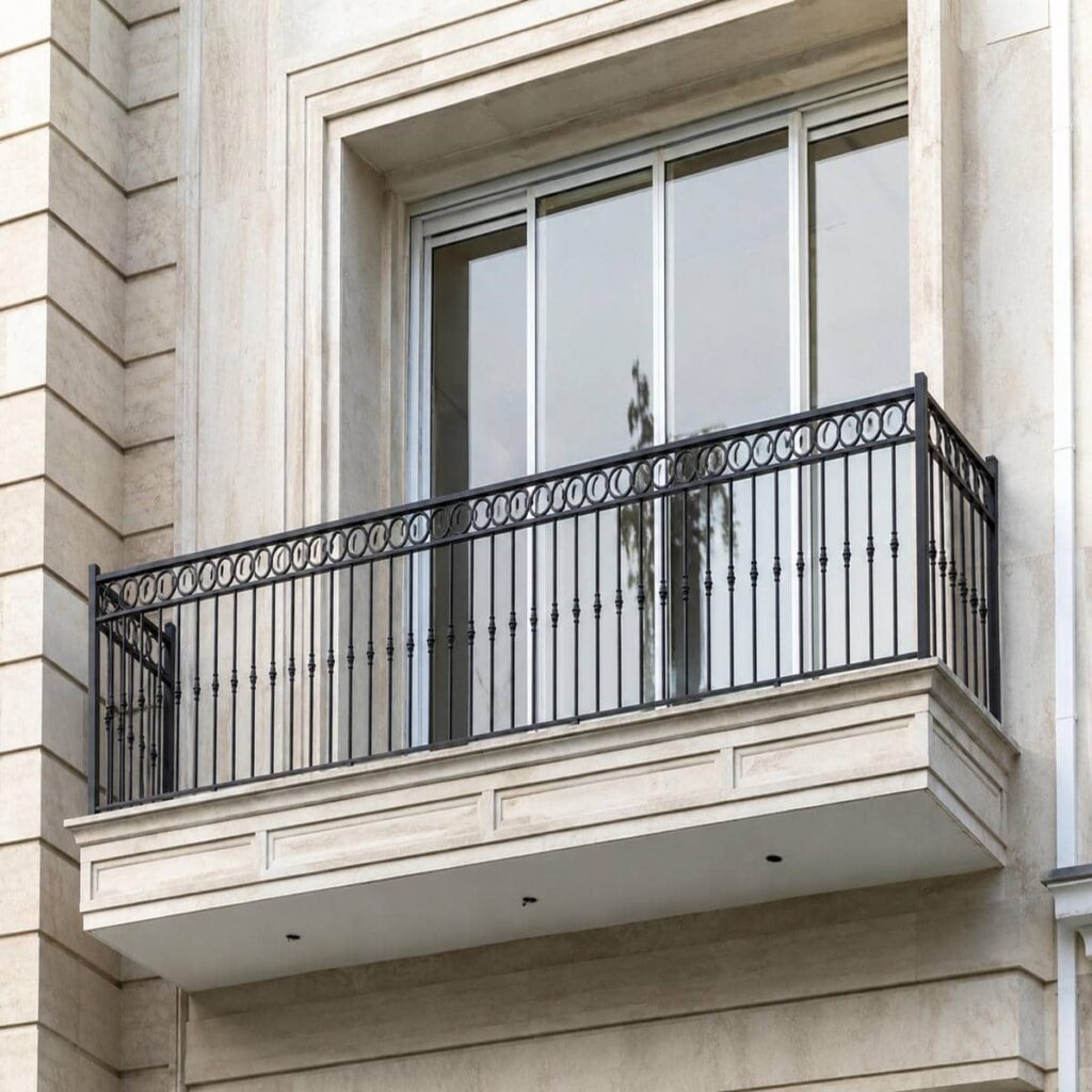 نرده بالکن سفارشی بندرعباس با خطوط عمودی