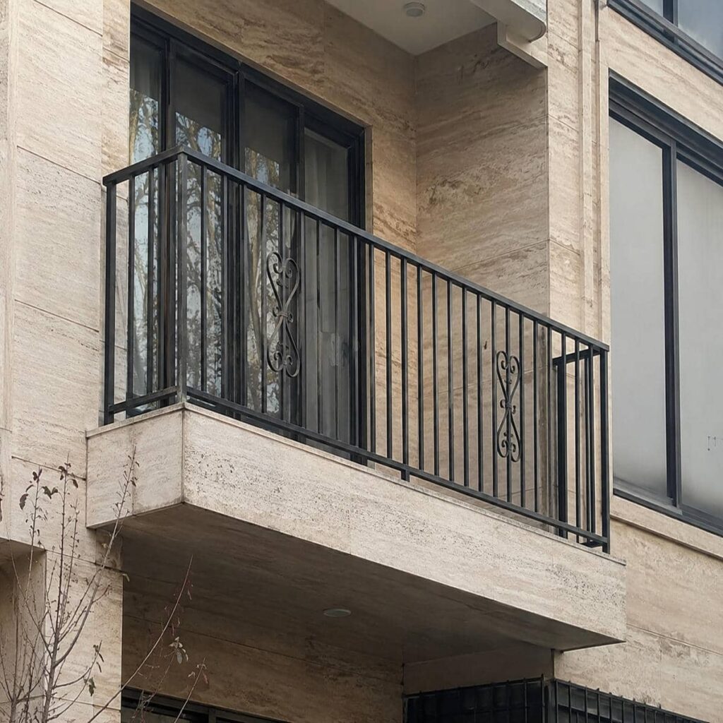 نرده بالکن فلزی استان مرکزی هماهنگ با نمای سنگی نرده بالکن فلزی استان مرکزی هماهنگ با نمای سنگی