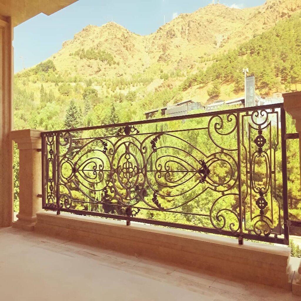 نرده بالکن مدرن برای پروژه نوساز