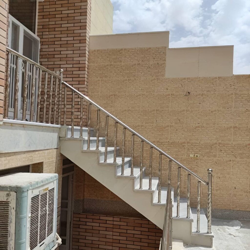 نرده راه پله استیل مات ساختمان اصفهان