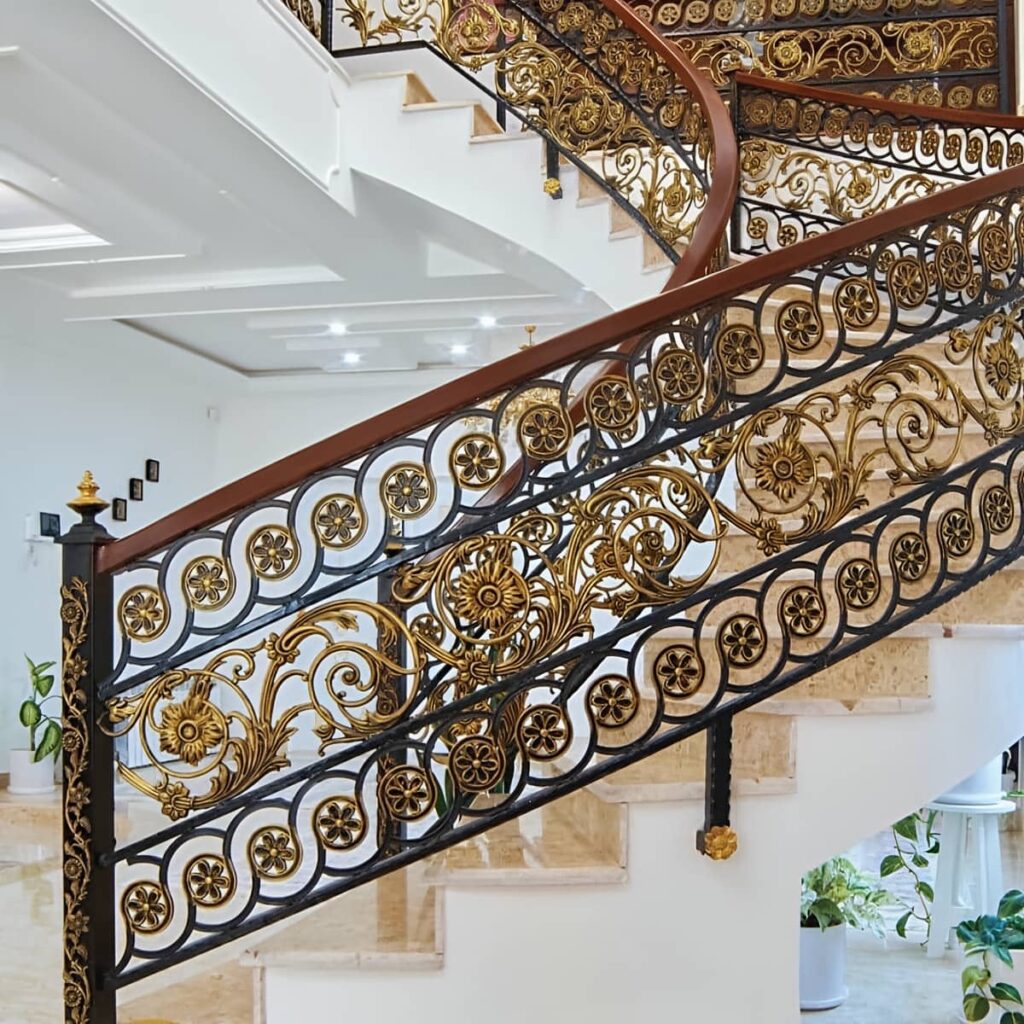 نرده راه پله مشکی استان آذربایجان غربی کنار پاگرد سنگی