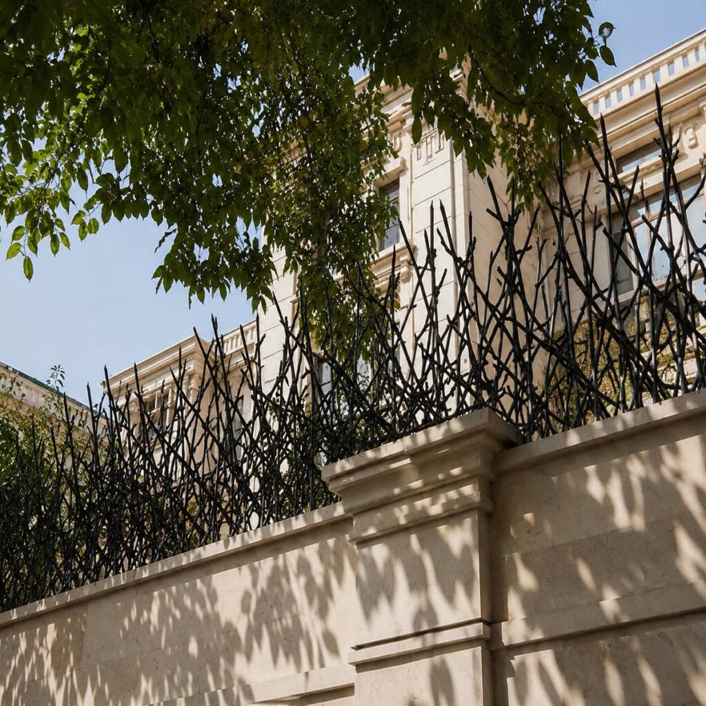 نرده شاخ گوزنی فلزی با تراکم متعادل