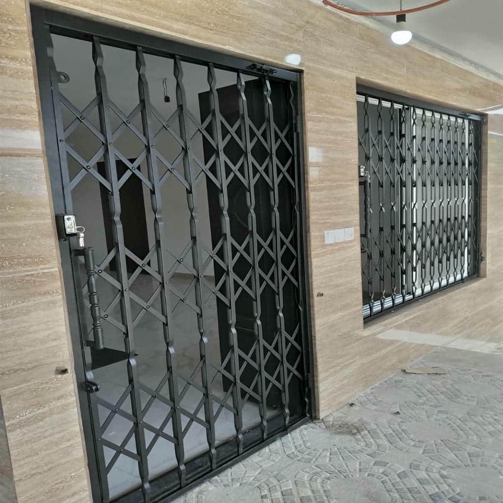 گارد آکاردئونی مشکی نصب شده در استان هرمزگان