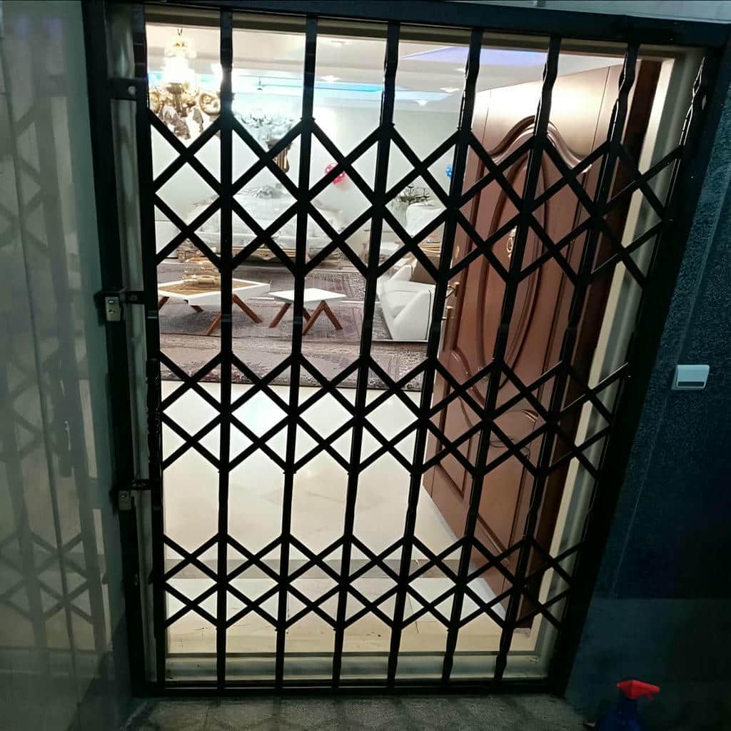 گارد جمع شونده مناسب ورودی مسکونی