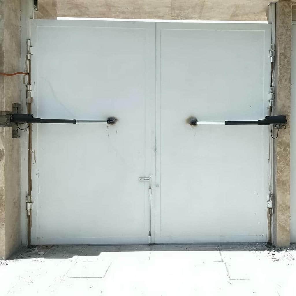 جک درب پارکینگ نصب شده در استان هرمزگان مرکز تخصصی تأمین و خدمات جک درب پارکینگ در استان هرمزگان