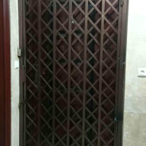 حفاظ درب آکاردئونی با پوشش فلزی در استان هرمزگان