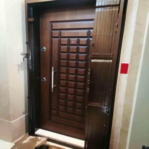 حفاظ درب آکاردئونی مشکی در استان البرز
