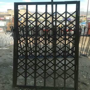 حفاظ درب آکاردئونی مشکی در استان فارس