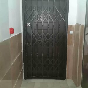 حفاظ درب آکاردئونی مشکی در تبریز