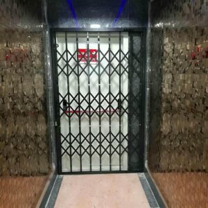 حفاظ درب آکاردئونی مشکی سمنان با ریل فلزی