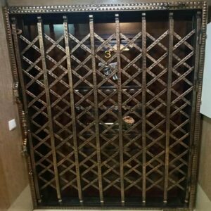 حفاظ درب آکاردئونی مشکی نصب شده استان اردبیل