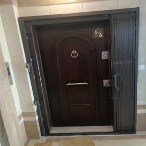 حفاظ درب آکاردئونی مشکی نصب شده استان خراسان جنوبی