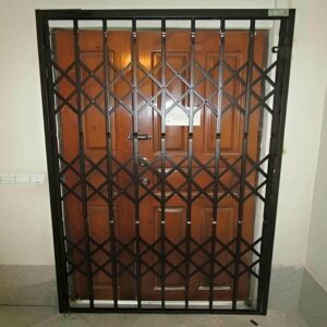 حفاظ درب آکاردئونی مشکی ورودی استان ایلام