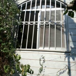 حفاظ پنجره آهنی مشکی در مشهد