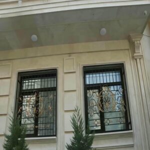حفاظ پنجره آهنی مشکی روی ویلای سنندج
