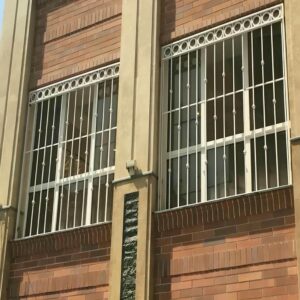 حفاظ پنجره آهنی هماهنگ با نمای استان مرکزی
