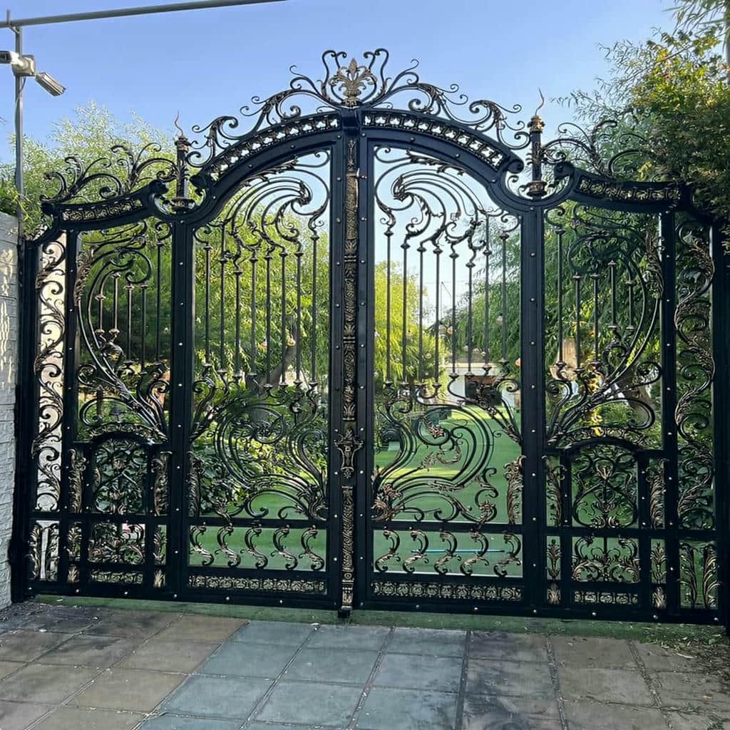 مرکز تخصصی سفارش درب حیاط در همدان و حومه