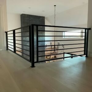 نرده راه پله ساده در استان یزد کنار پاگرد روشن